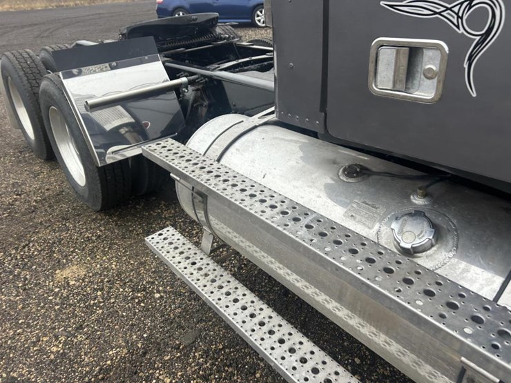 #1675-•-2016-freightliner-harrison-glider-kit-day-cab-truc-image-25