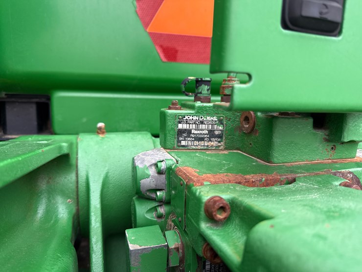 john-deere-8320r-image-16