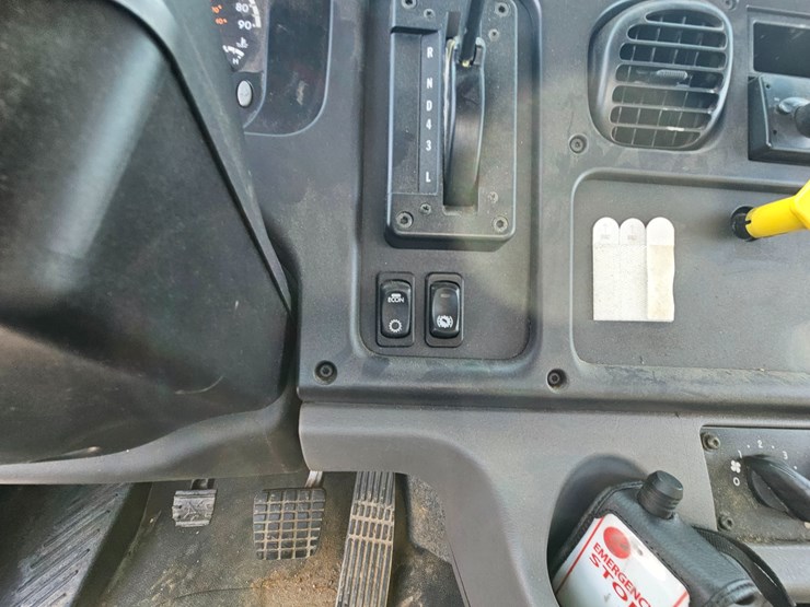 2016-freightliner-s2g-image-57