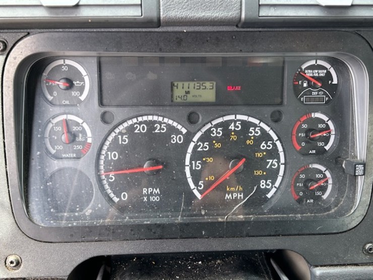 2016-freightliner-ca125-day-cab-image-19