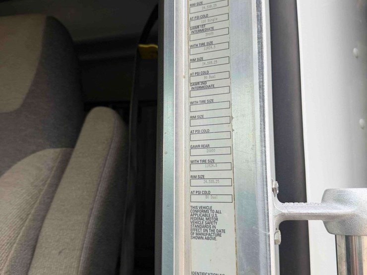 2012-kenworth-t800-image-5