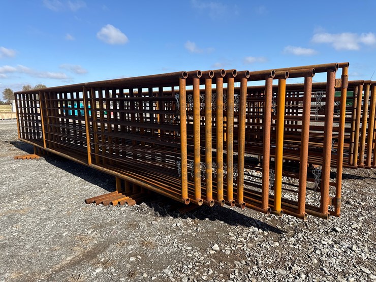 #22678-•-(9)-cattle-panels-&-(1)-gate-image-4