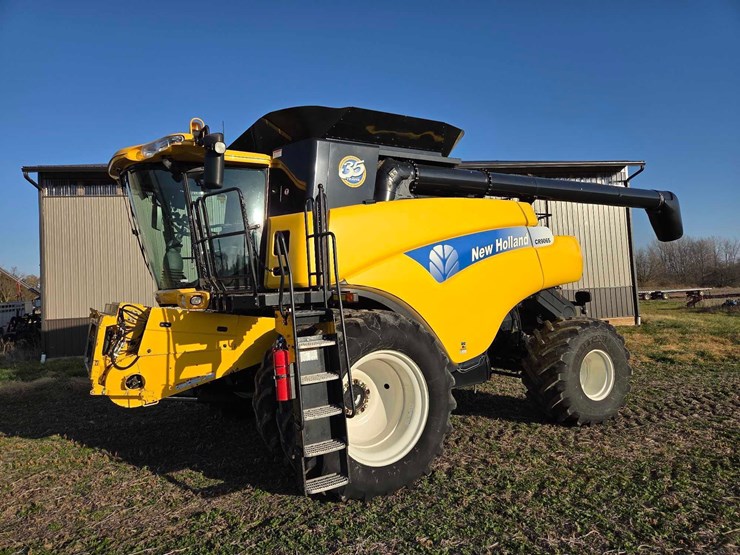 2010-new-holland-cr9065-image-3