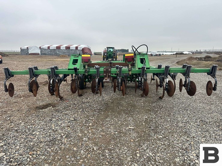 john-deere-2700-image-4