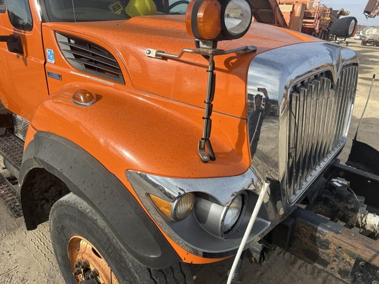 2009-international-7400-image-21