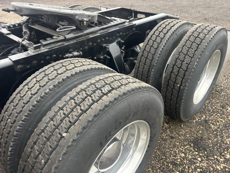 #1675-•-2016-freightliner-harrison-glider-kit-day-cab-truc-image-14