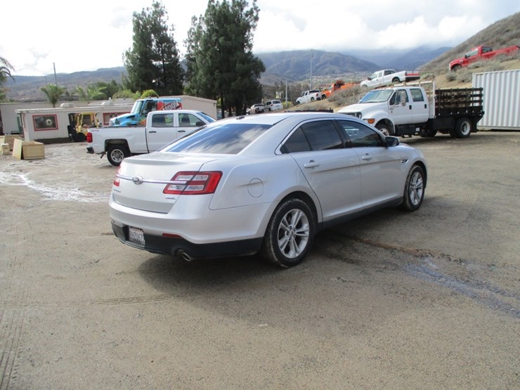 2019-ford-taurus-sel-sedan,-image-3