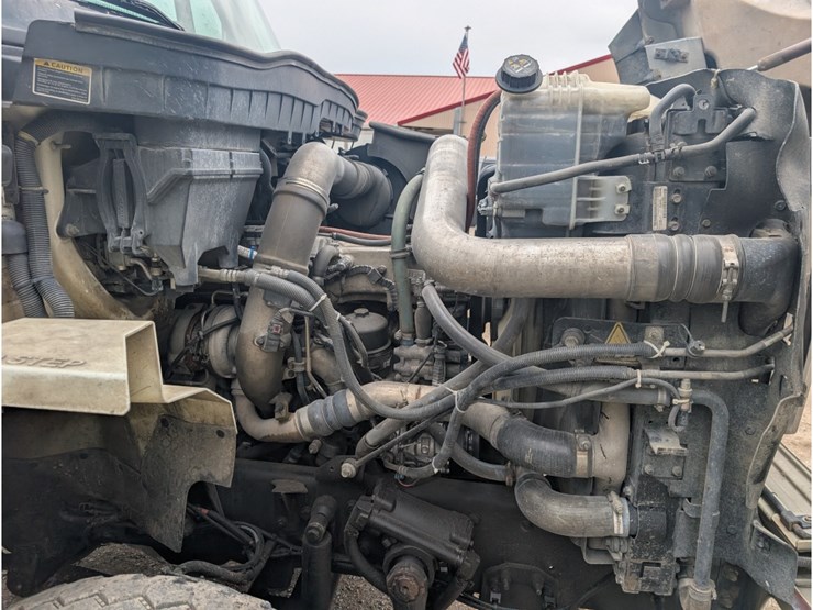 2012-international-7600-image-18