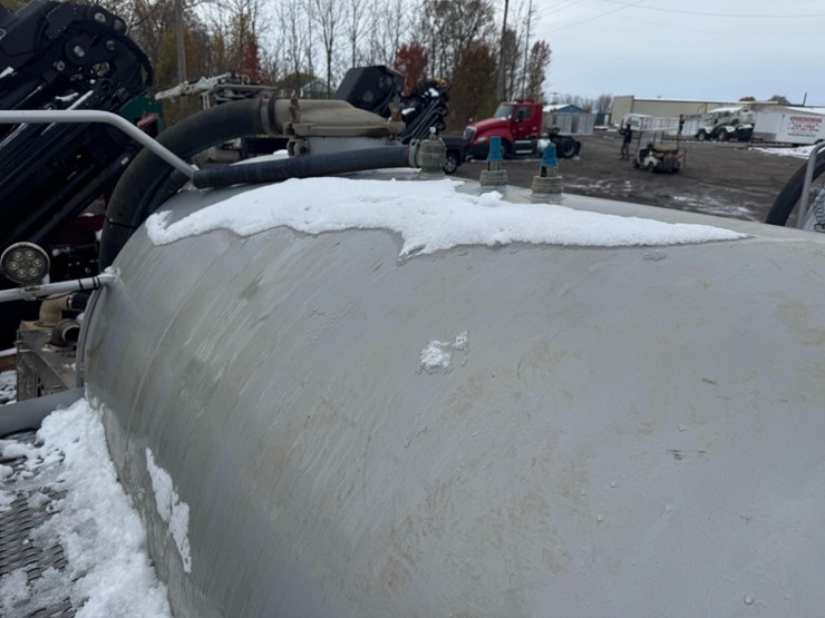 2012-90-bbl-tanker-take-off-w/-pumps-image-11