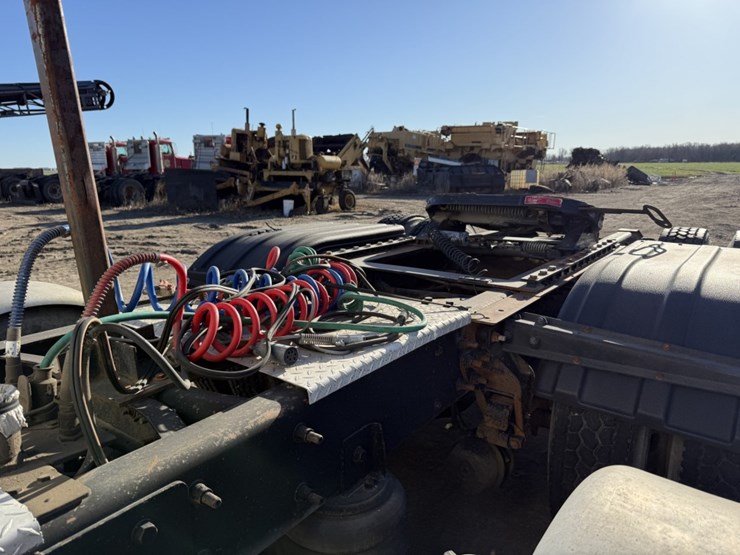 #1955-•-2008-international-eagle-day-cab-truck-tractor-image-33