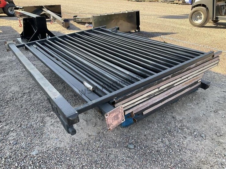 pallet-of-asst-wrought-iron-sections-image-4