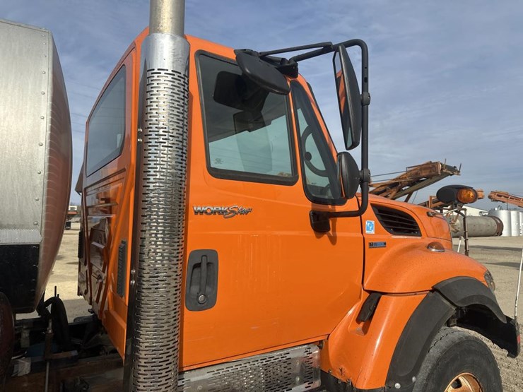 2009-international-7400-image-19