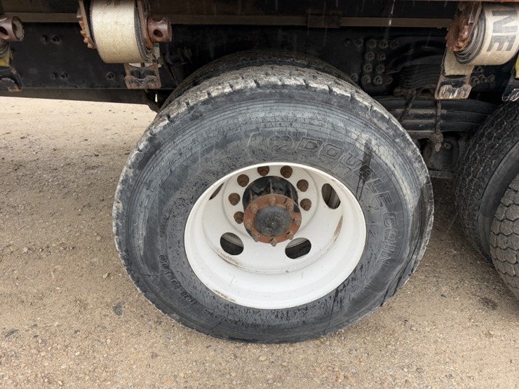 2006-freightliner-m2112-flatbed-image-21