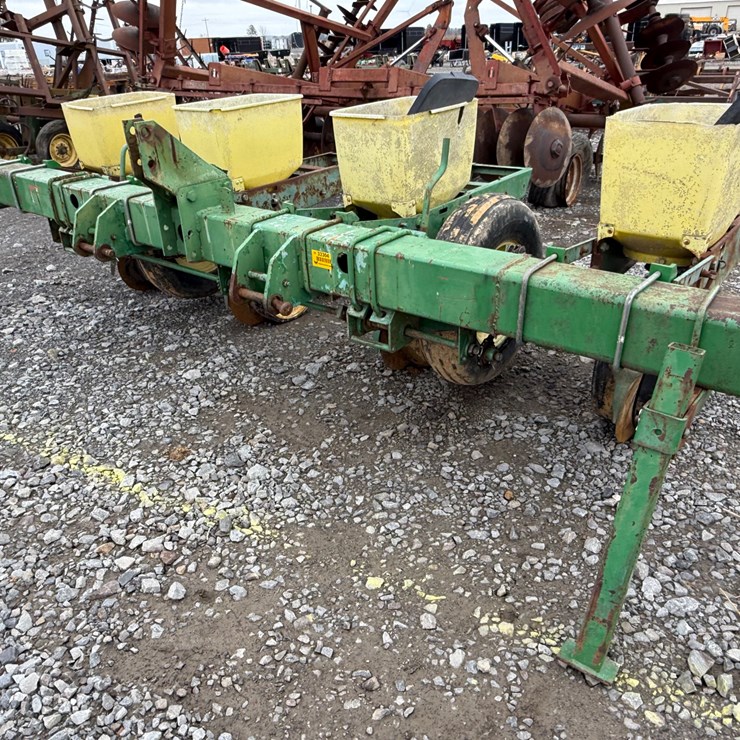 12 JOHN DEERE 12