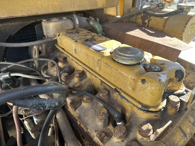 caterpillar-t80d-image-30