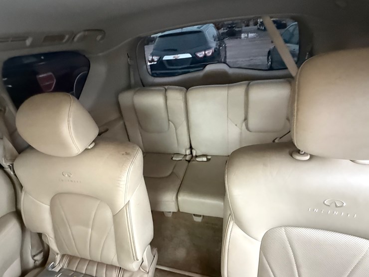 2012-infiniti-qx56-image-32