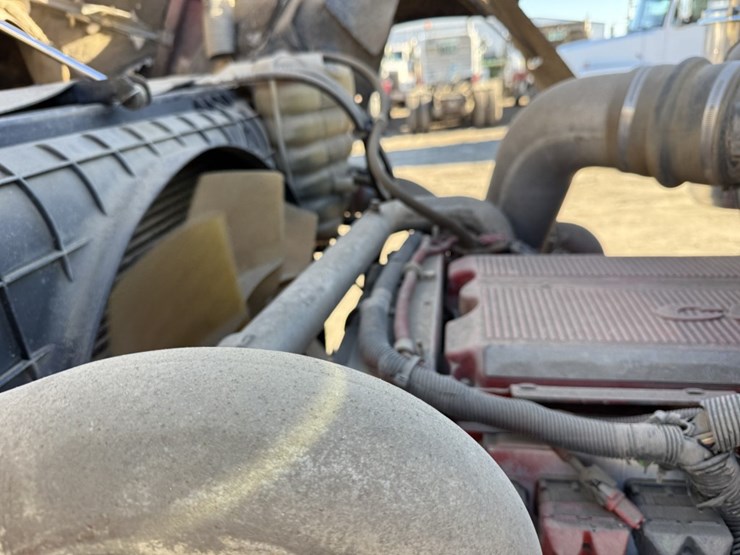 #1952-•-2008-international-eagle-day-cab-truck-tractor-image-13