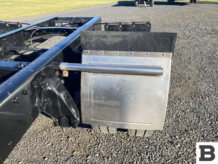 2002-freightliner-fl70-image-21