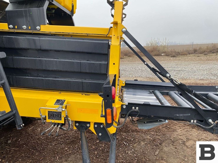 new-holland-340-image-42