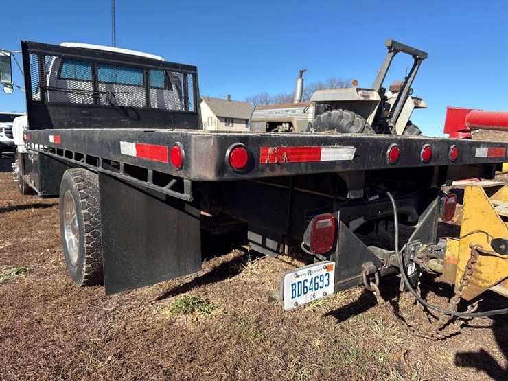 2001-chevy-c6500-truck-image-14