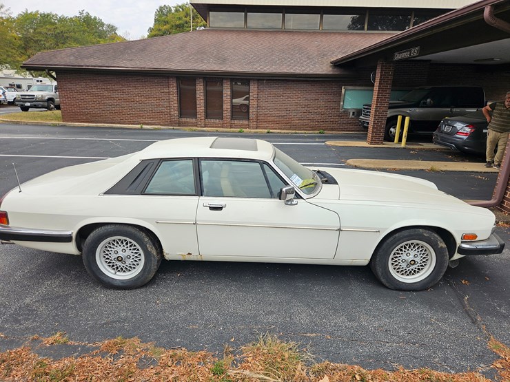 #21242-•-1990-jaguar-xjs-passenger-car-image-9