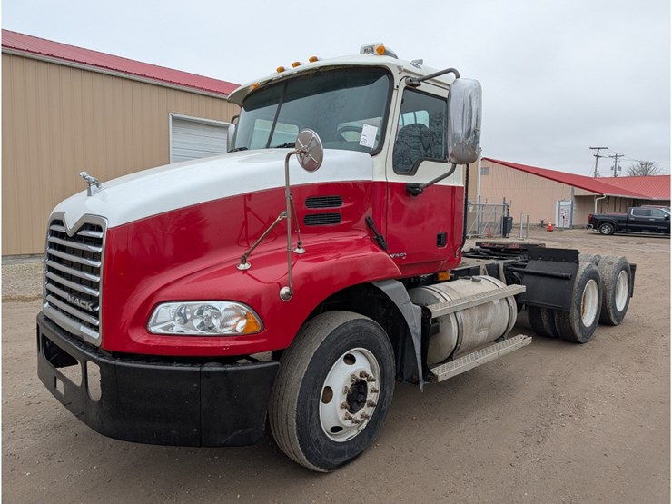 2007-mack-cxn613-daycab-image-1