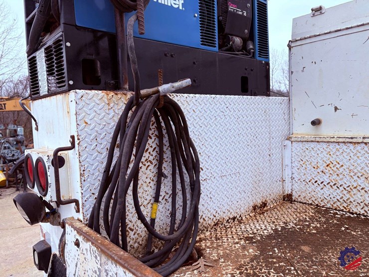 1998-freightliner-fl70-image-35