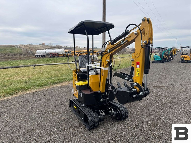 2025-cfg-industrial-h12r-mini-excavator-image-9
