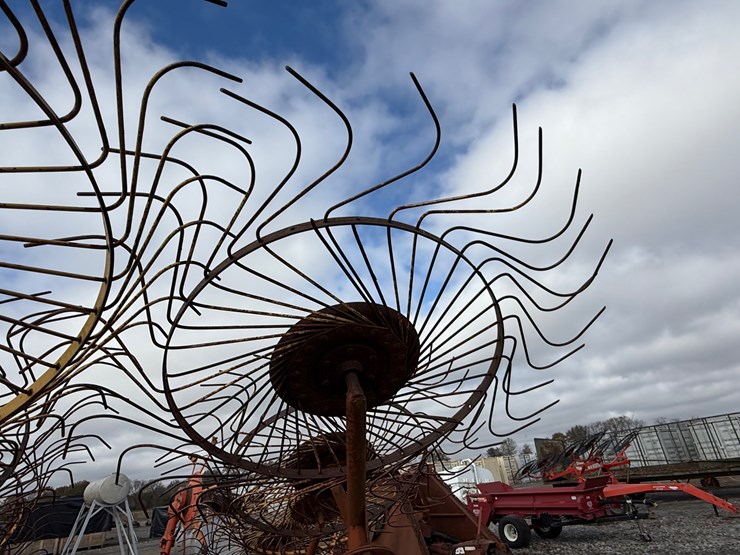 #22611-•-8-wheel-hay-rake-image-13