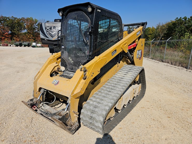 2023-caterpillar-299d3-image-1