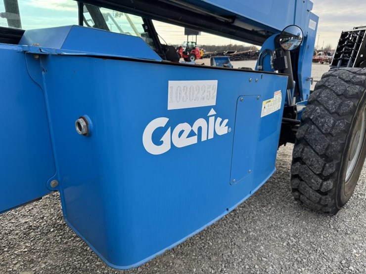 #1460-•-2014-genie-1056-telehandler-image-20