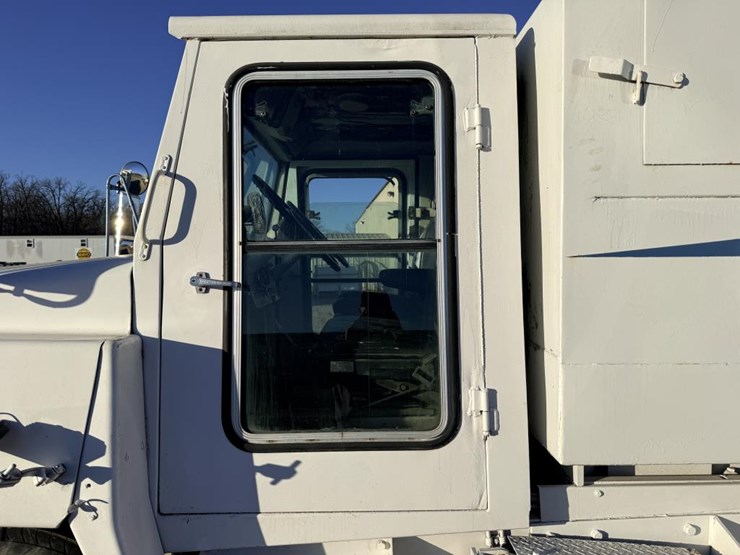 #1981-•-1990-mobil-sweeper-ahl-sweeper-truck-image-11