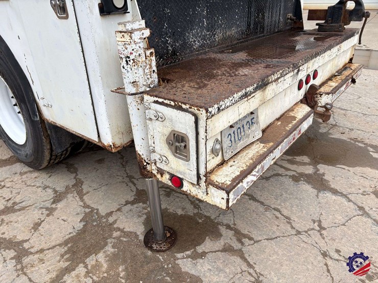 1998-freightliner-fl70-image-92