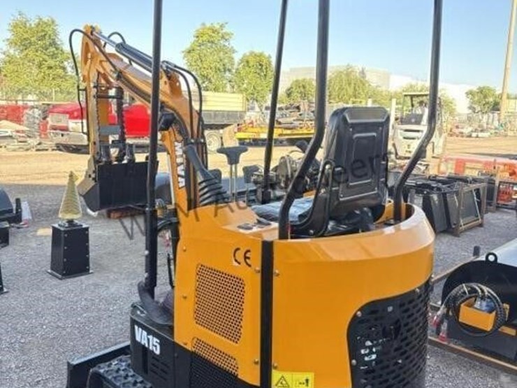 2025-miva-15-mini-excavator-image-3