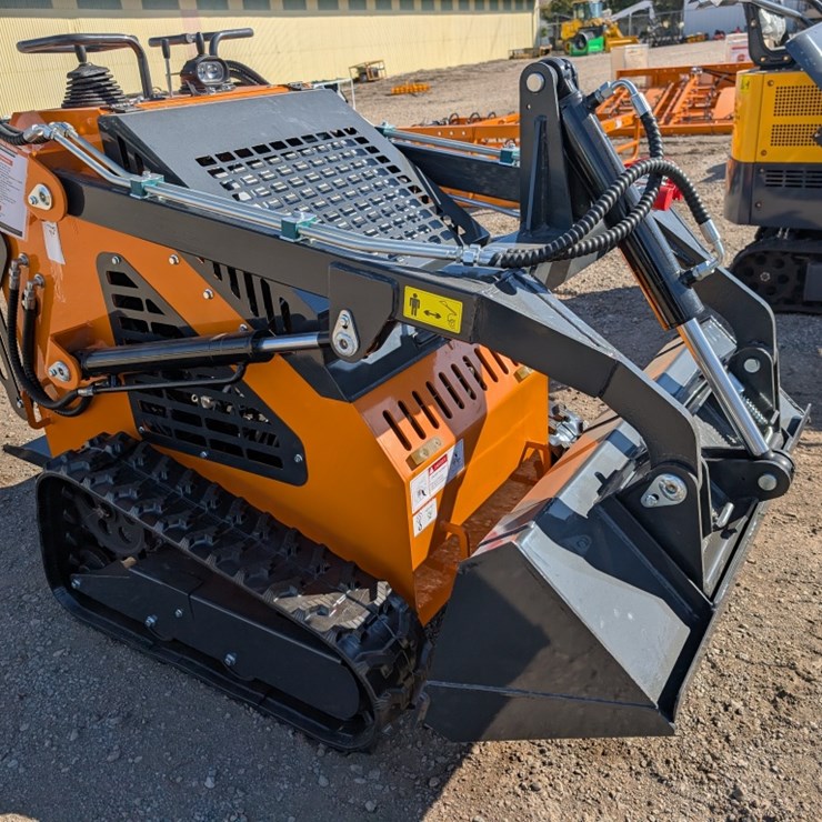 Landhonor LDH-HT380 Mini Skid Steer