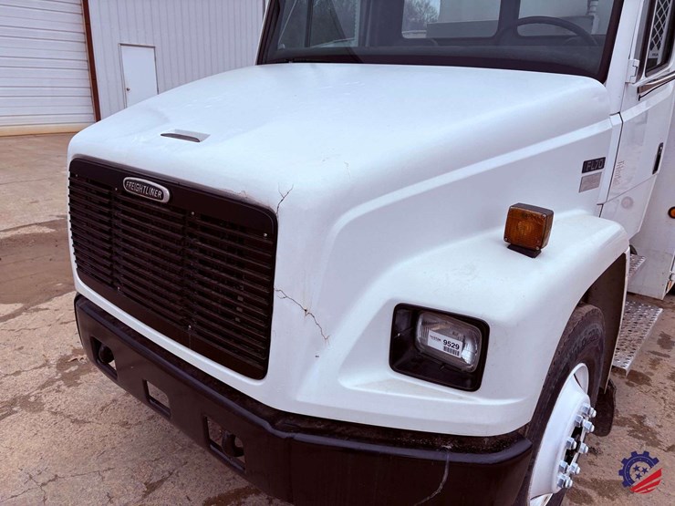 1998-freightliner-fl70-image-19