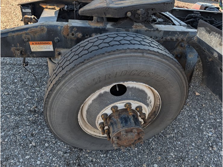 2016-freightliner-m2-day-cab-image-9