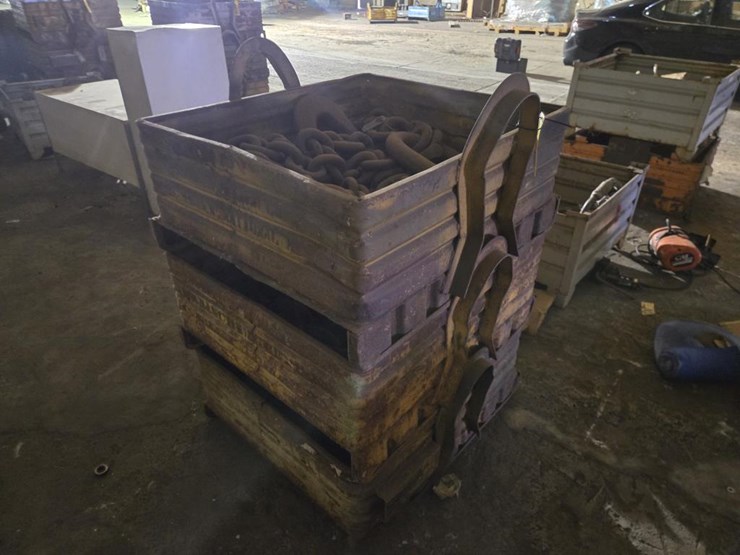 #3410-•-(3)-steel-crates-w/-heavy-duty-chains-image-2