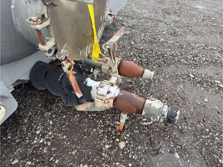 2012-90-bbl-tanker-take-off-w/-pumps-image-7