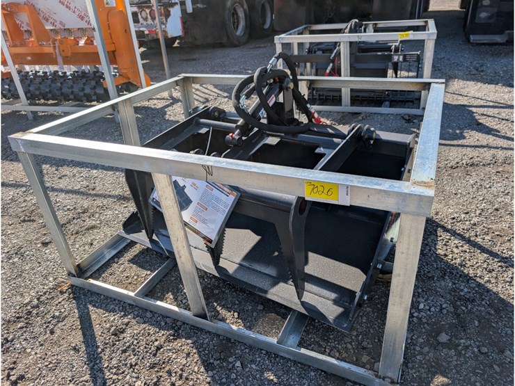 landhonor-mini-skid-steer-grapple-bucket-44"-image-1