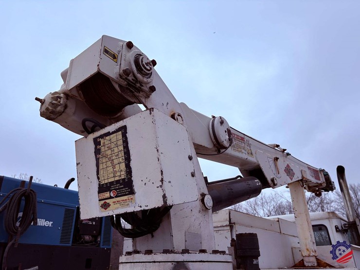 1998-freightliner-fl70-image-38