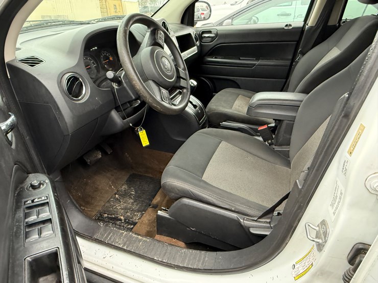 2014-jeep-compass-image-30