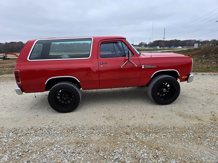 1986-dodge-ram-charger-image-28