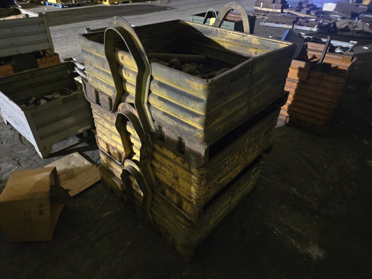 #3410-•-(3)-steel-crates-w/-heavy-duty-chains-image-3