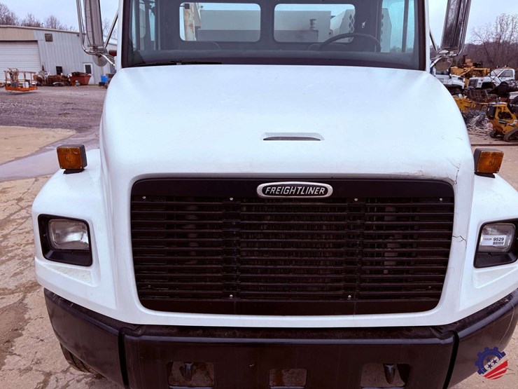 1998-freightliner-fl70-image-20