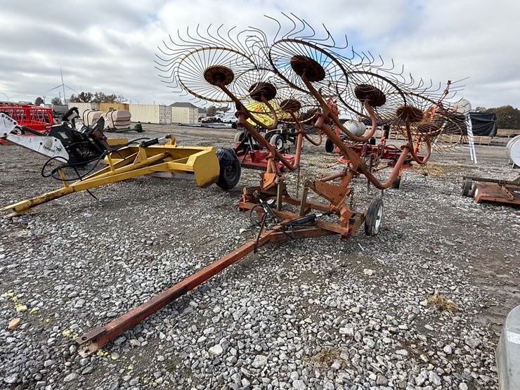 #22611-•-8-wheel-hay-rake-image-1