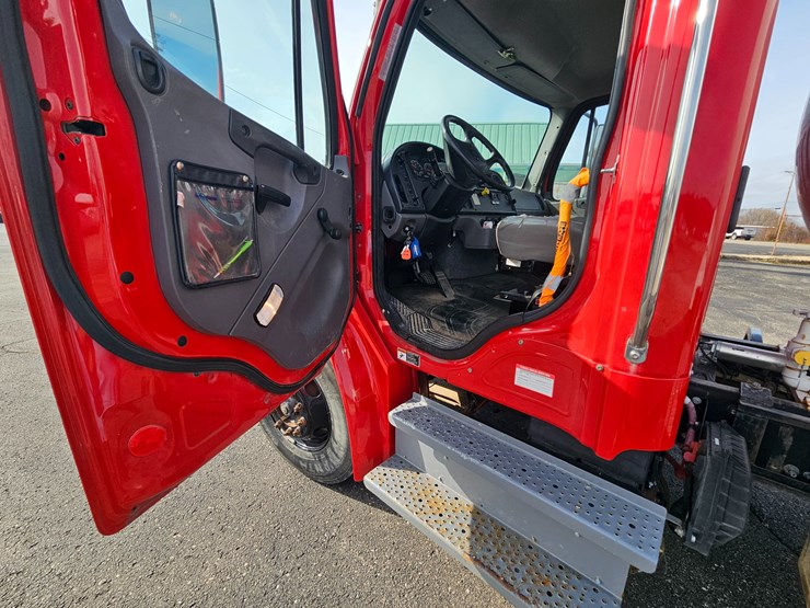 2016-freightliner-s2g-image-42