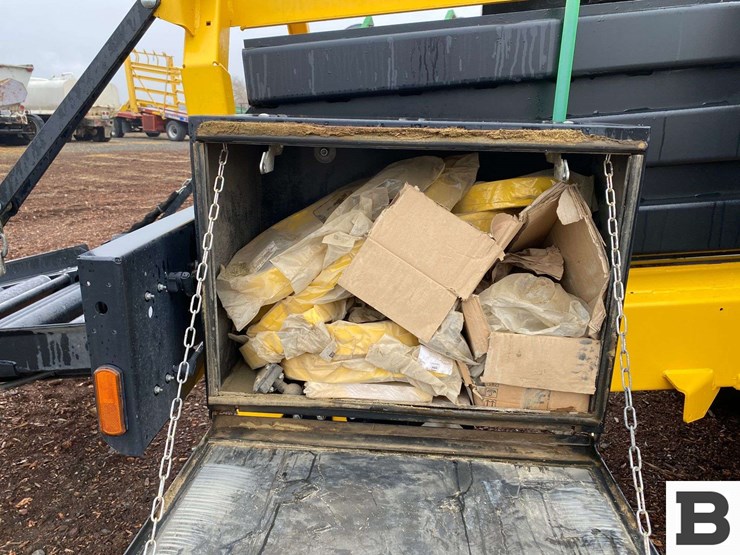 new-holland-340-image-38