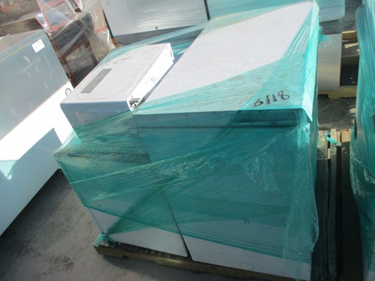 lot-of-(2)-mini-refrigerators-&-(1)-freezer-image-2