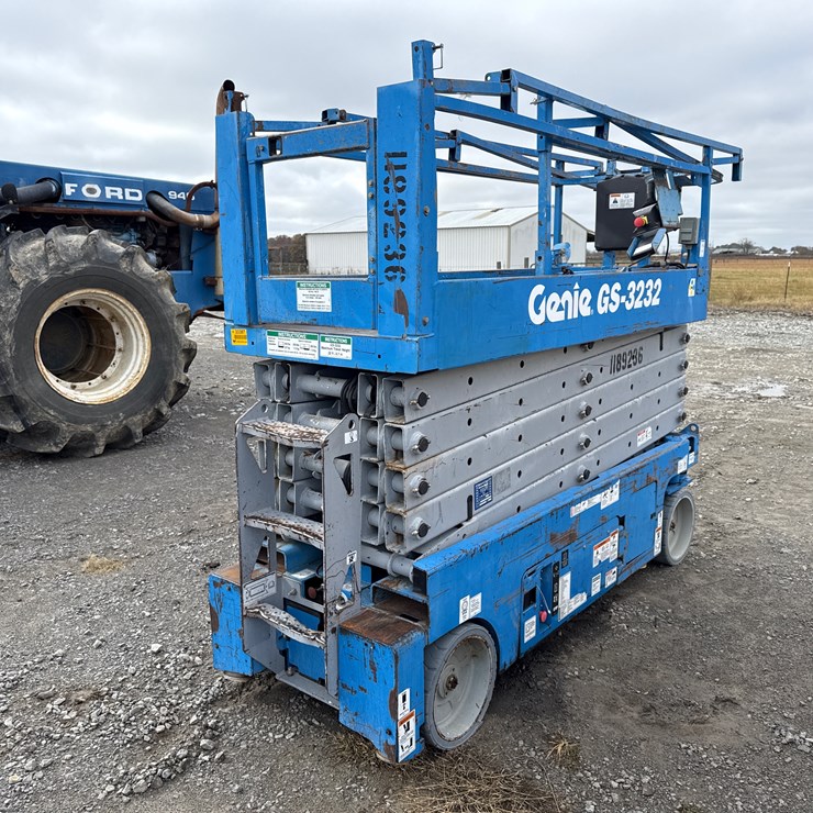 2011 GENIE GS3232